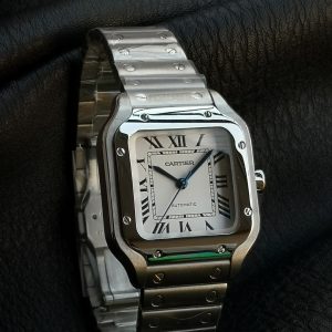 Alternative view of GF Christmas Special Recommendation: Cartier Santos WSSA0029 Watch. Stainless steel case and bracelet (folding clasp) with "DmartLink" bracelet adjustment system. Includes second calfskin leather strap. Sapphire crystal glass. Silvered mother-of-pearl dial. Sword-shaped stainless steel hands. Powered by imported 9015 automatic mechanical movement. Case diameter: 35.1mm.